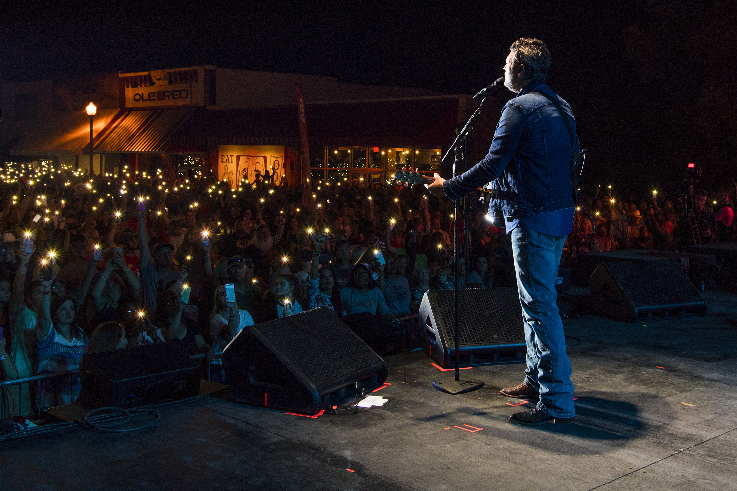 Blake Shelton performs at the ORT